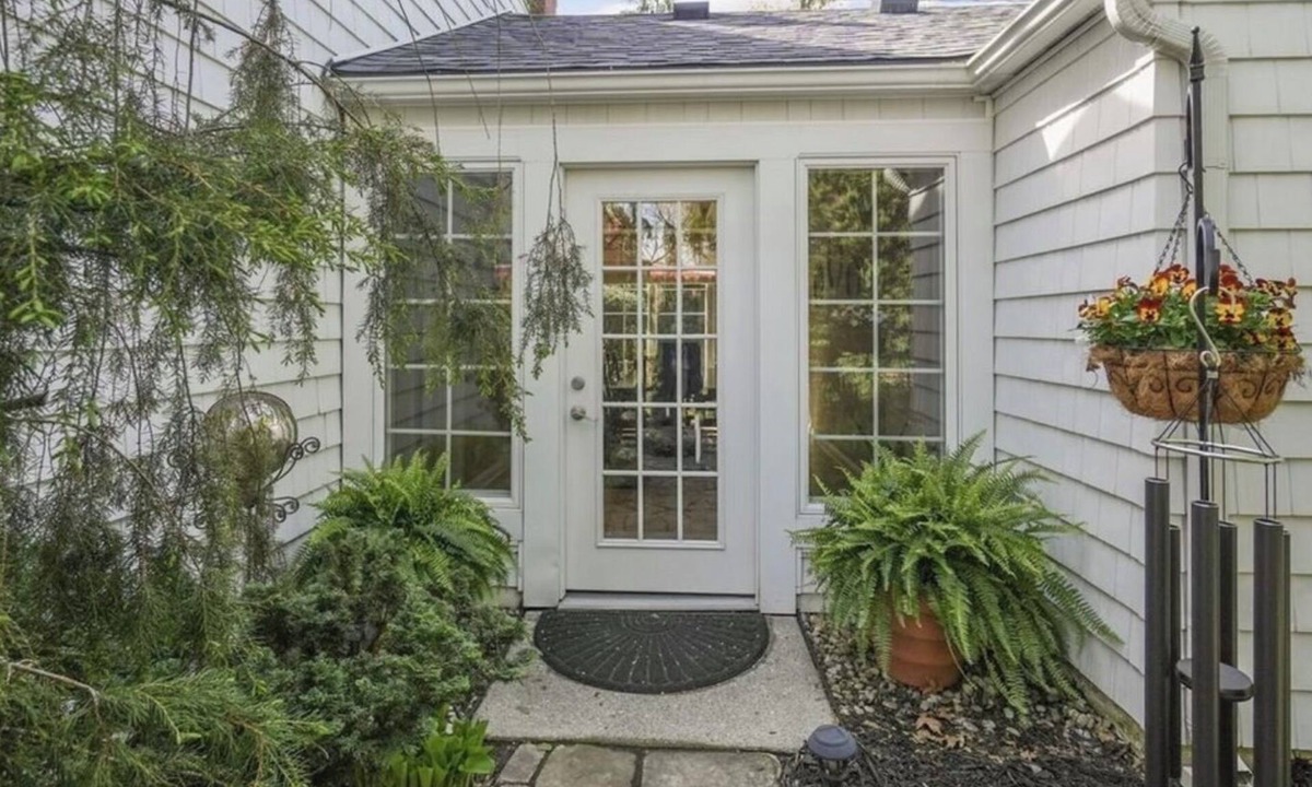 Ottawa House | Miss Merrimac- 4bdrm/2 full bth