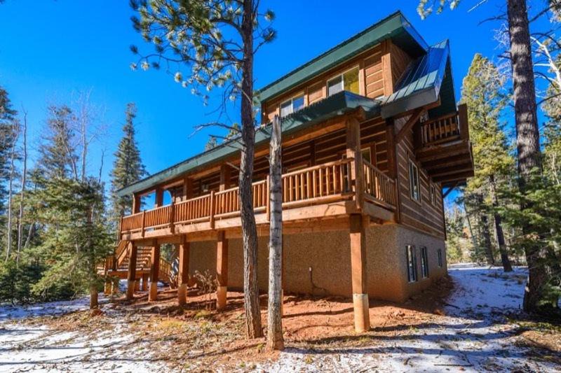 Meadow View Heights House | Moccasin Lodge