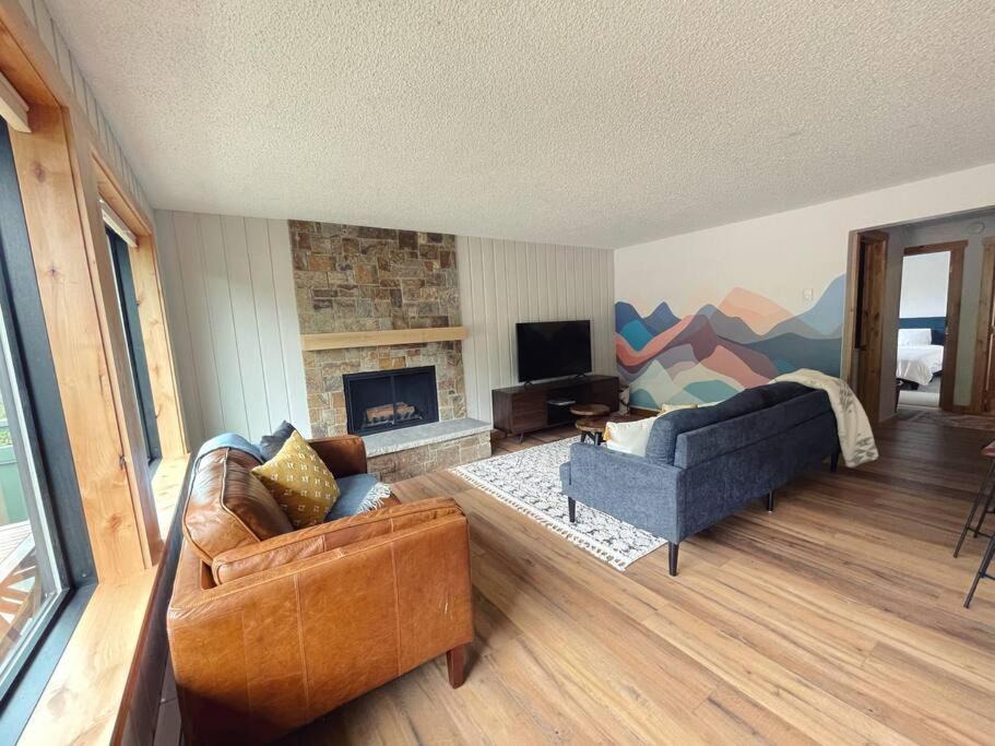 Warm Springs Apartment | Modern 2 Bedroom condo with pool and amazing view! Close to ski lifts & downtown!