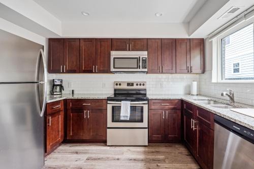 Ponderosa - Wingate Apartment | Modern 2BR Big City Feel | Pets+, Parking+