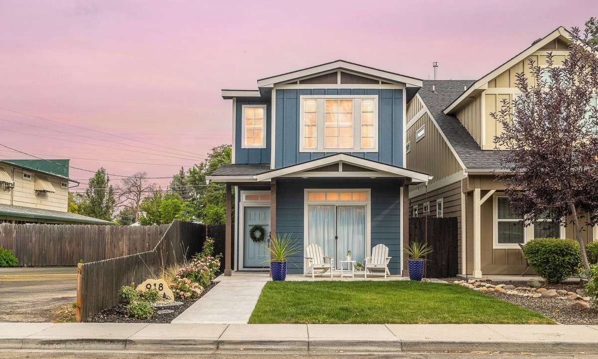 Veterans Park House | Modern 3BR/3BA Retreat Near Downtown
