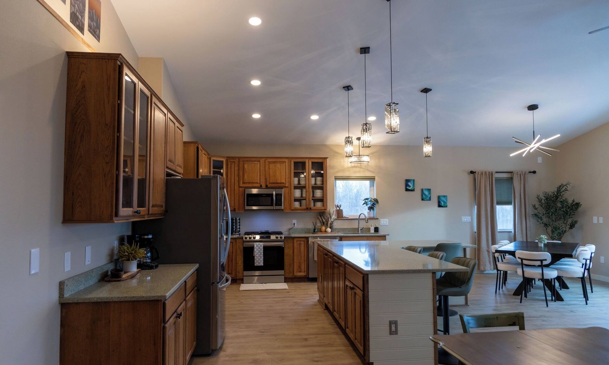 Fairbanks House | Modern 4-bed home, 10 min from town. Deck with Aurora and mountain views, pond, updated kitchen, master suite with jet tub, radiant floors, fast Wi-Fi. Open concept living and dining. Beautifully renovated inside—cozy, private, and peaceful.