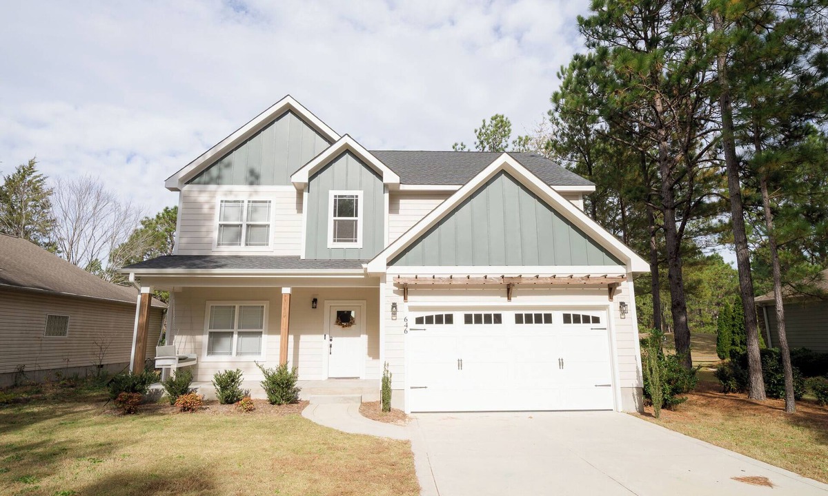 Vass House | Modern 6BR - EV Charger - Gated Community - Family Friendly - Home Gym