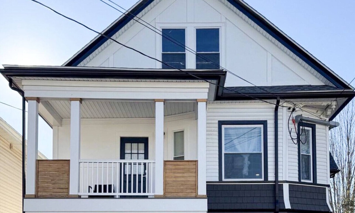 Dracut Apartment | Modern and all new 3BR/near UMASS