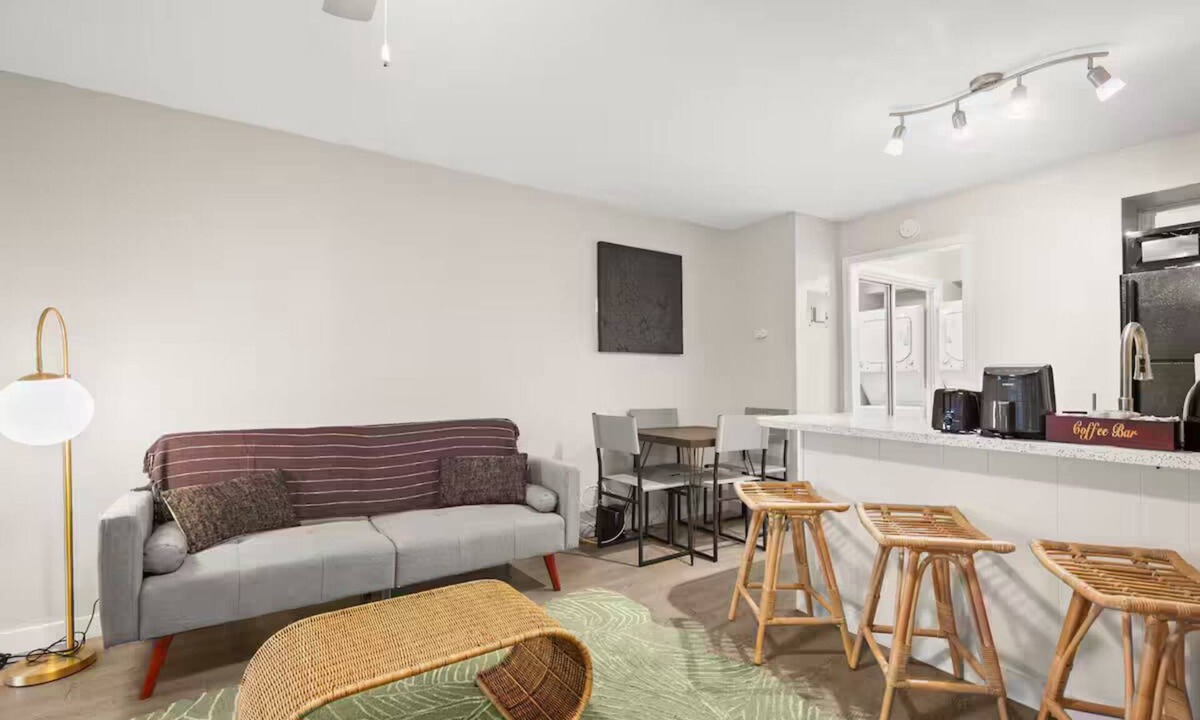 Allandale Apartment | Modern & Central~XLstudio~5 min to Domain~F1 ready