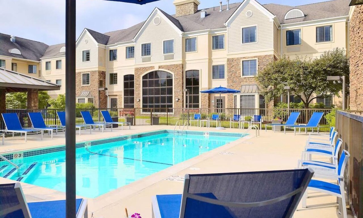 The Galleria Hotel | Modern Comfort in Houston's Shopping Hub! Close to Galleria Mall!