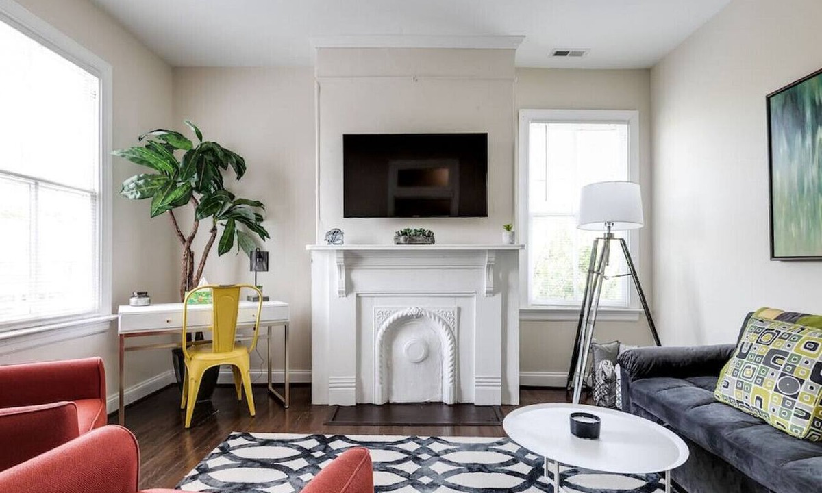 Church Hill Apartment | Modern, Convenient Gem: Urban Retreat 'n Richmond