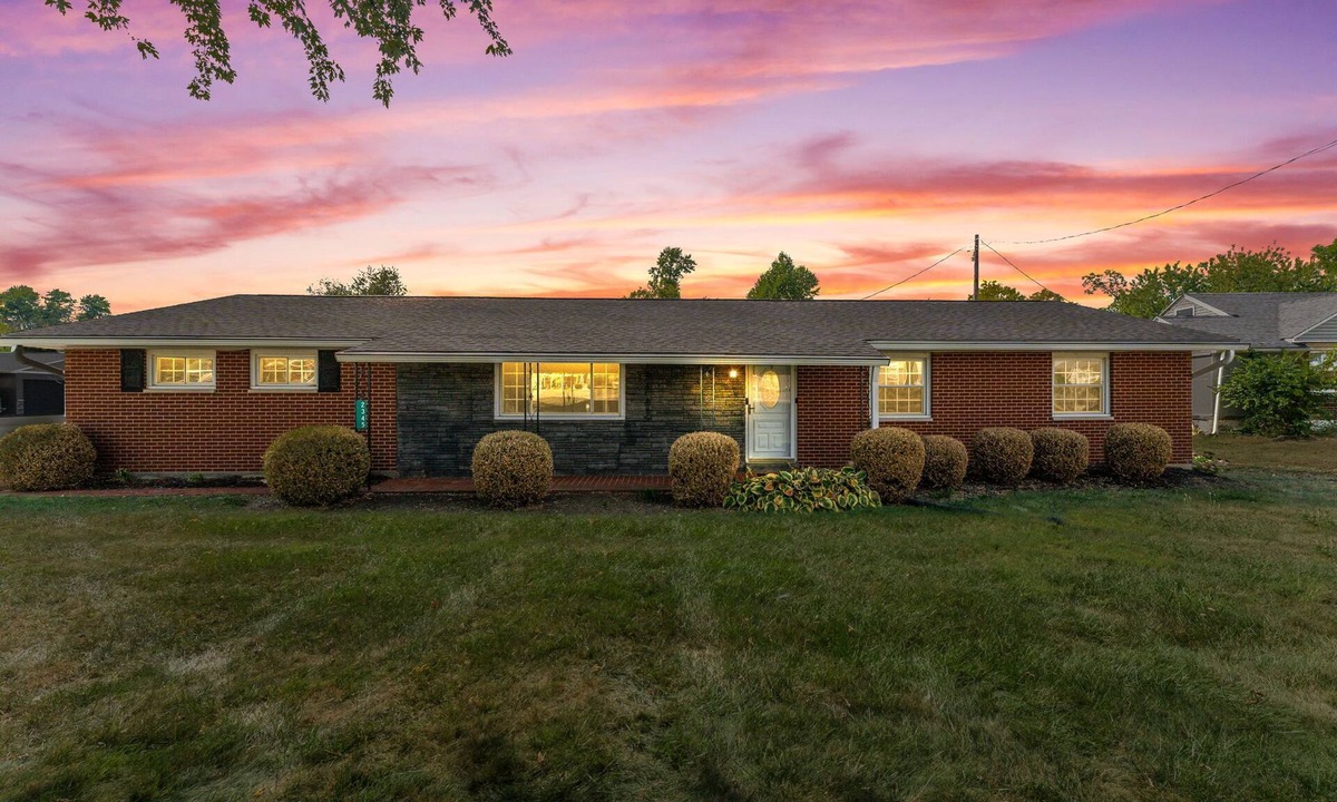 Beavercreek House | Modern & Cozy Beavercreek Retreat - 3BR Home w/Patio – Sleeps 8