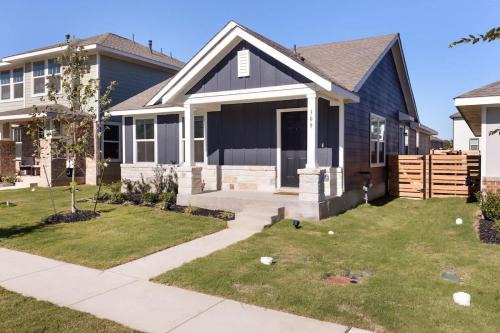 Buda House | Modern Cozy Home - Gym - Quiet Street - Sleeps 4