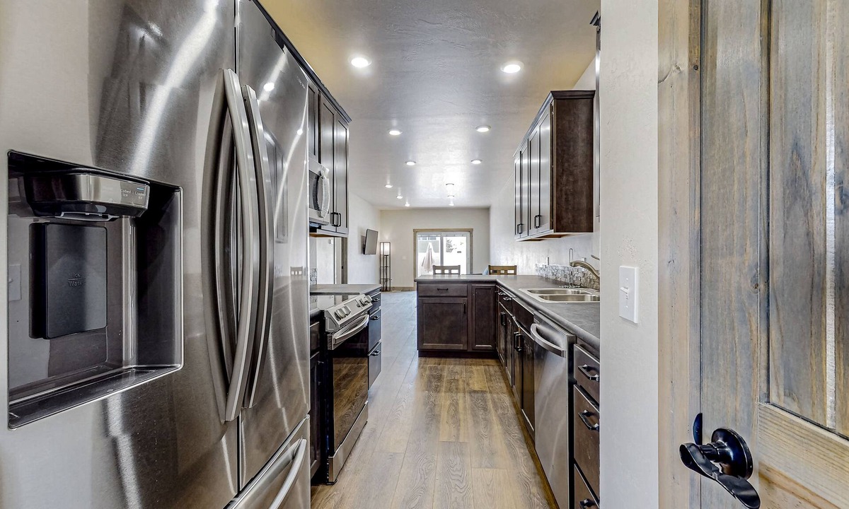 Butte House | Modern dog-friendly townhouses with WiFi, patio, BBQ grill