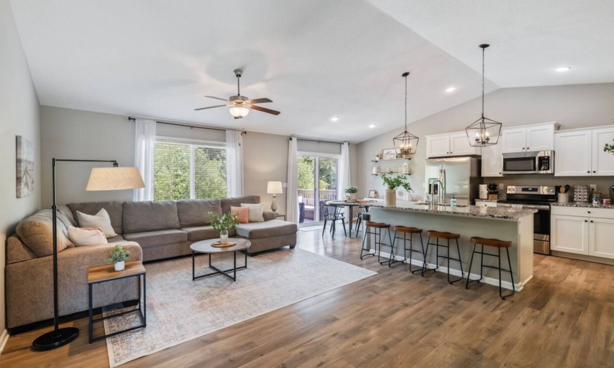 Berwick House | Modern Escape - HotTub+Game Room