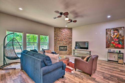 South Arlington House | Modern Family Home Near AT&T Stadium & More!