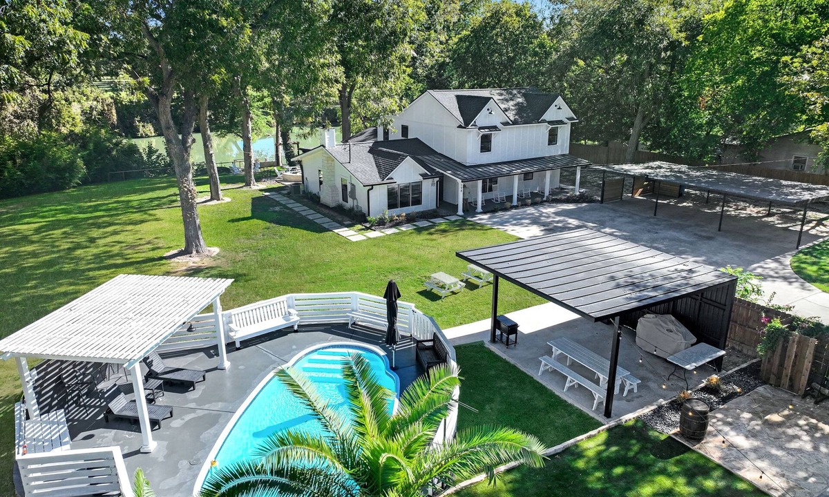 Seguin House | Modern Farmhouse on the Guadalupe River in Seguin, TX!