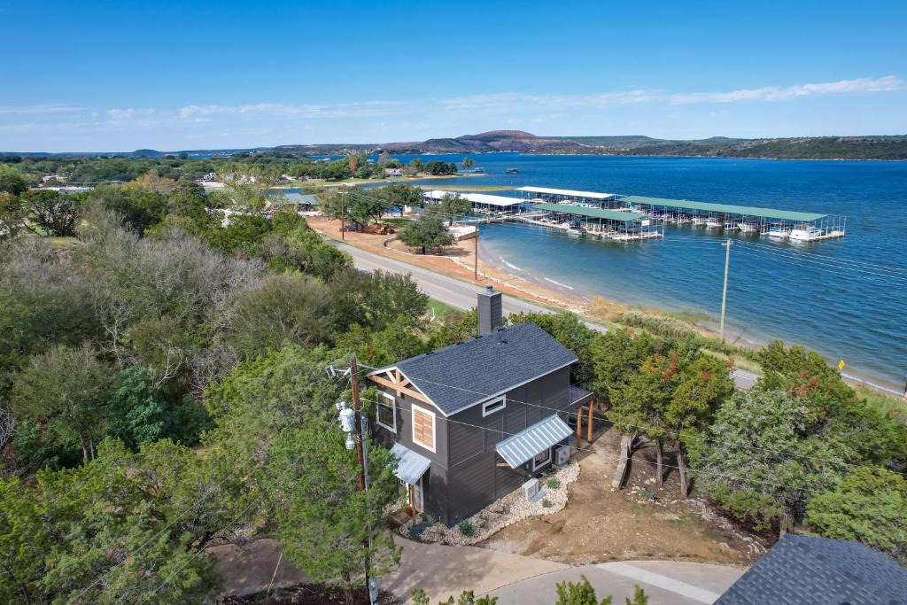 Graford House | Modern Graford Cabin: Walk to Possum Kingdom Lake!