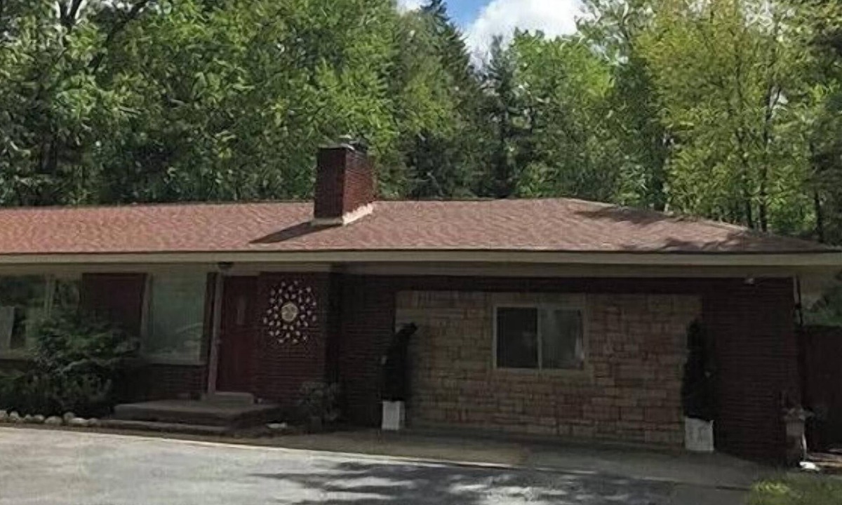 Southfield House | Modern Home, Secluded Hideaway in Southfield.