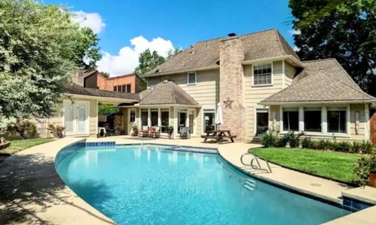 Ponderosa Forest Villa | Modern Houston Getaway nr Med Center&NRG — Pool, Wi‑Fi, Parking, Family‑Friendly