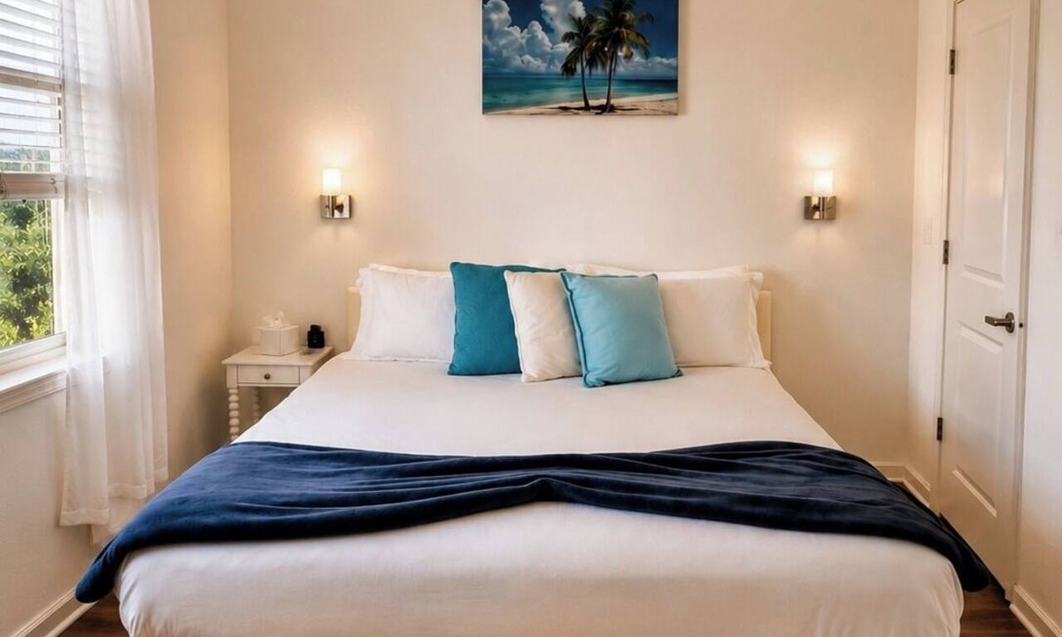 Northside Apartment | Modern King Suite, Pool, Gym & Airport Nearby