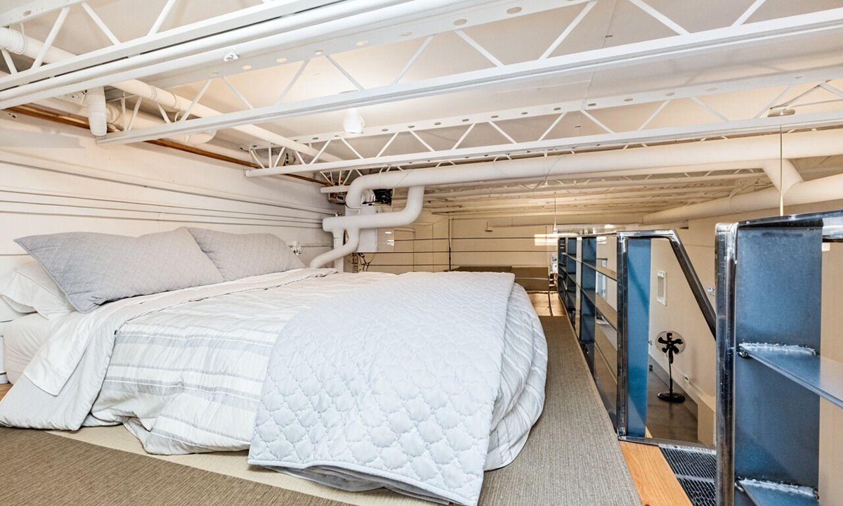 Bridgeland Apartment | Modern Loft Haven | BBQ, Sleeps 6 |