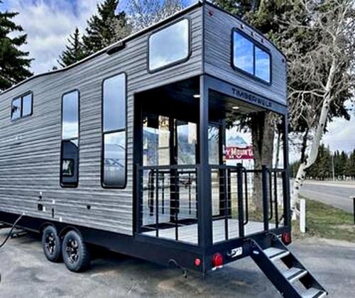 Quitman House | Modern Lofted Tiny House Fully Equipped with Lake Views in Texas