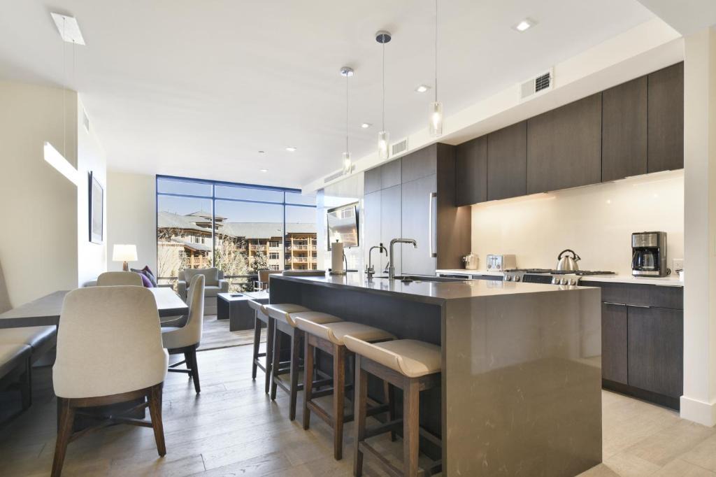 Park City Apartment | Modern & Luxurious 2 BR Residence- Ski in ski out! condo