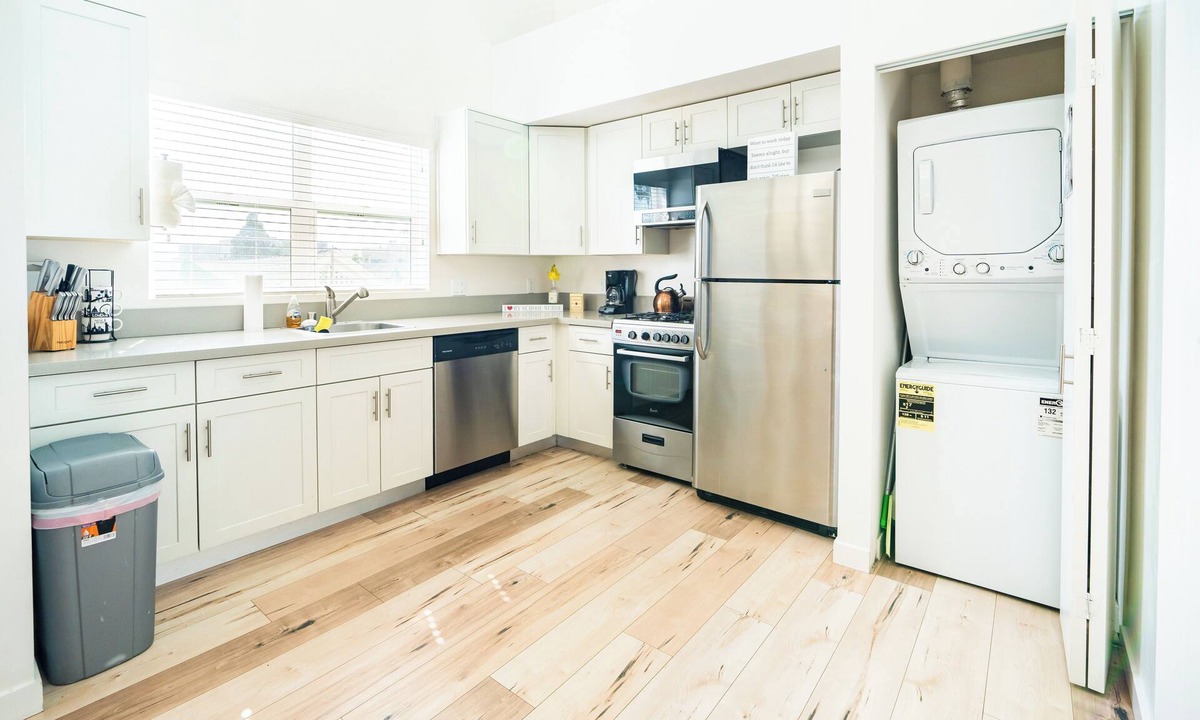 Koreatown Apartment | Modern New Koreatown Loft with 3 Levels 2 Parking Spots Close To Downtown LA