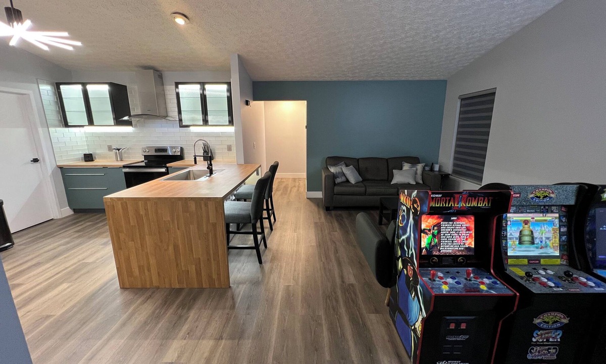 Hilliard House | Modern Renovated Home in Quiet Cul-de-Sac with Arcade Games 15 min from Zoo/OSU