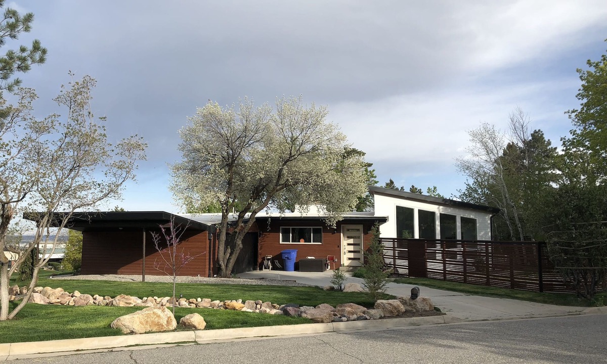 Olympus Cove House | Modern Retreat with Views! Hike, Golf, Ski & Games - Sleeps 8