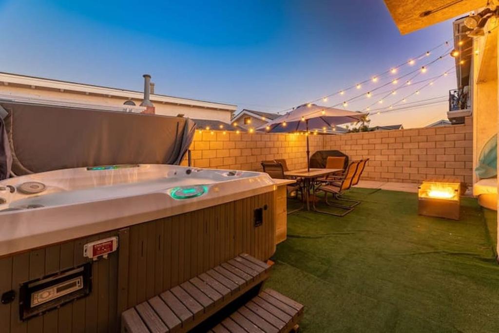 Central San Pedro Villa | Modern San Pedro Home, Sleeps 12, Hot Tub, Fire Place, Private Parking