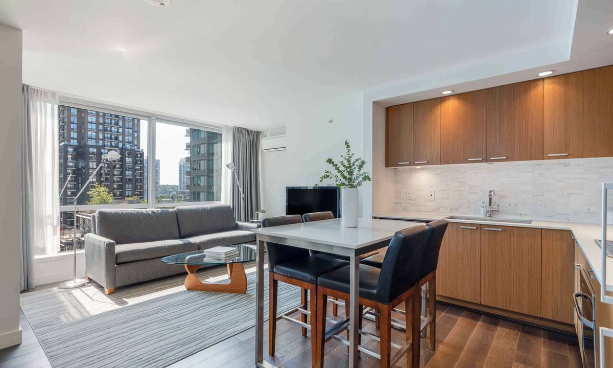 Yaletown Apartment | Modern Studio Suite in Yaletown w/Access to Pool