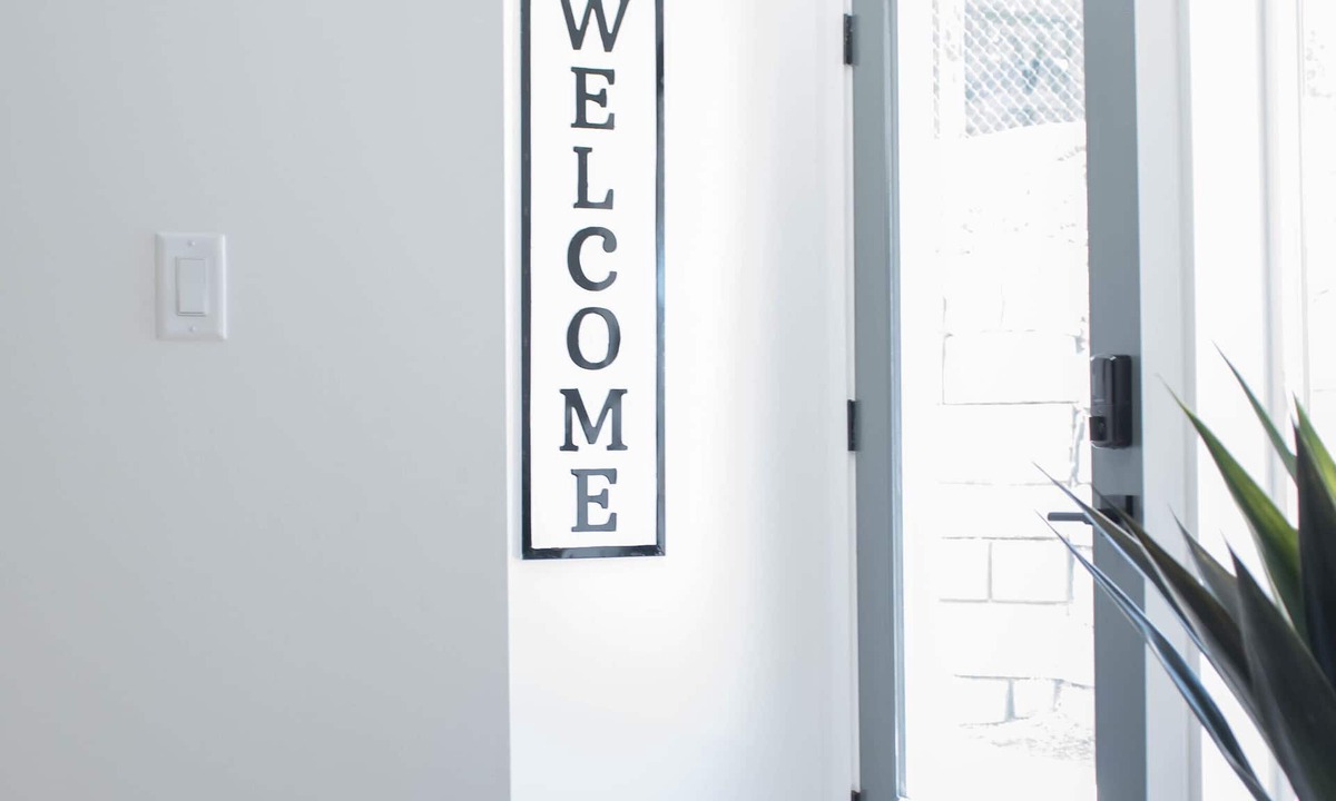 Bountiful House | Modern Urban Townhouse with High Speed Internet