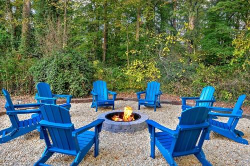 Lindley Park House | Modern Villa w Pool Hot Tub & Games