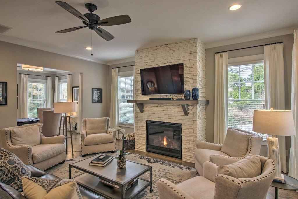Westside House | Modern West Town Home - Mins to Downtown Atlanta!