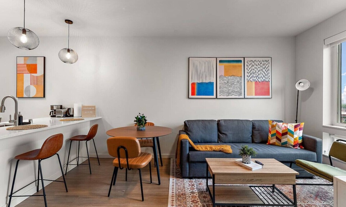 Downtown Minneapolis Apartment | Modern Work-Friendly|Gym, Car, FAST Wi-Fi, Pets OK