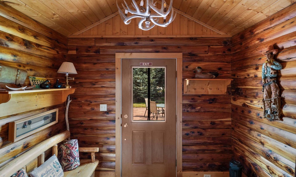 Livingston House | Montana Getaways Near Yellowstone National Park, Chico Hot Springs! Epic Views!