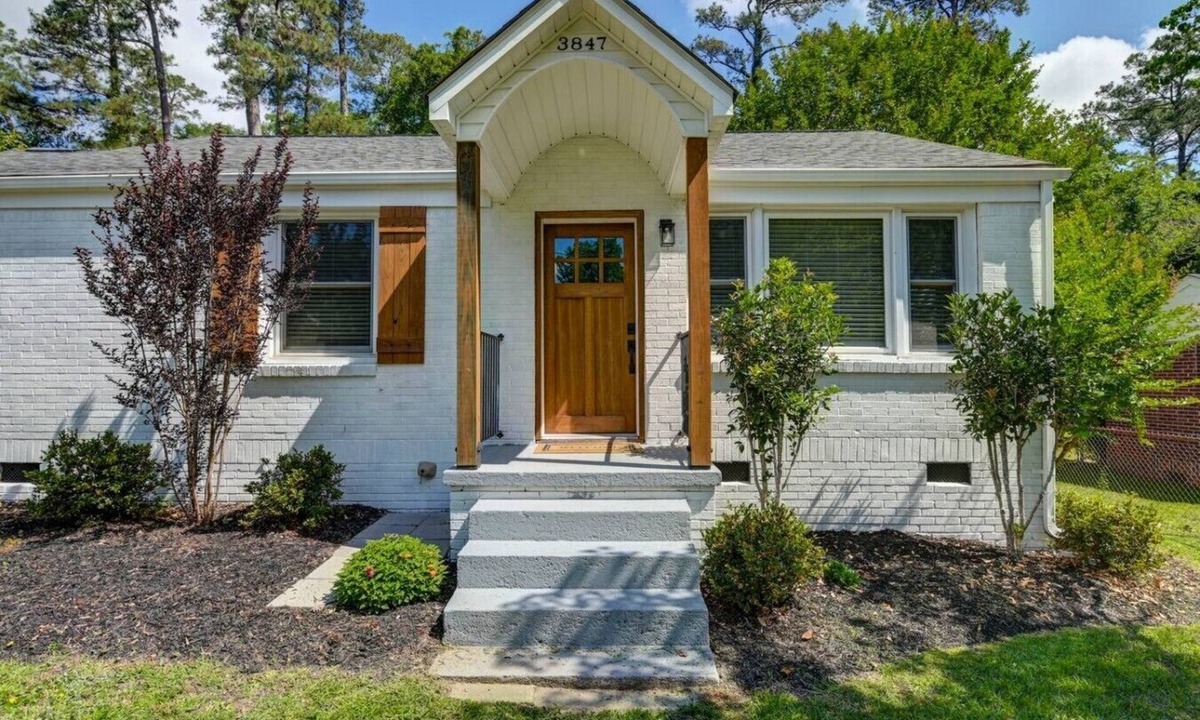 Rosewood House | Montgomery Rosewood Escape | Near USC