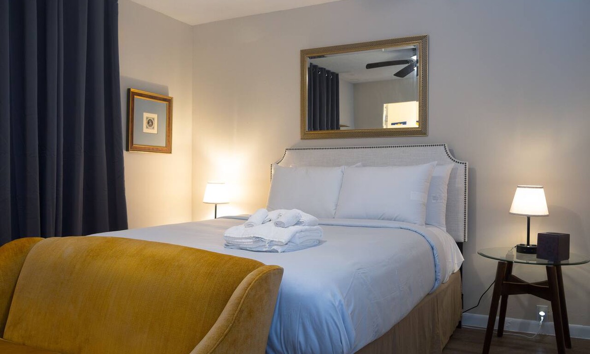 Neartown Apartment | Montrose Dream Suite 04! Downtown, Medical Center