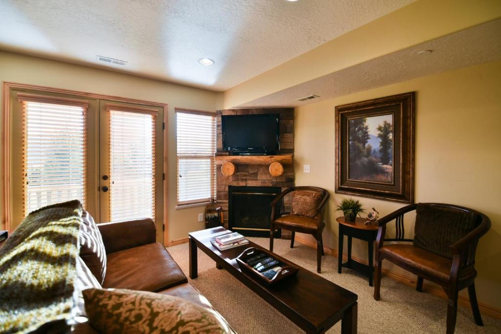 Eden Apartment | Moose Hollow Condo #1206