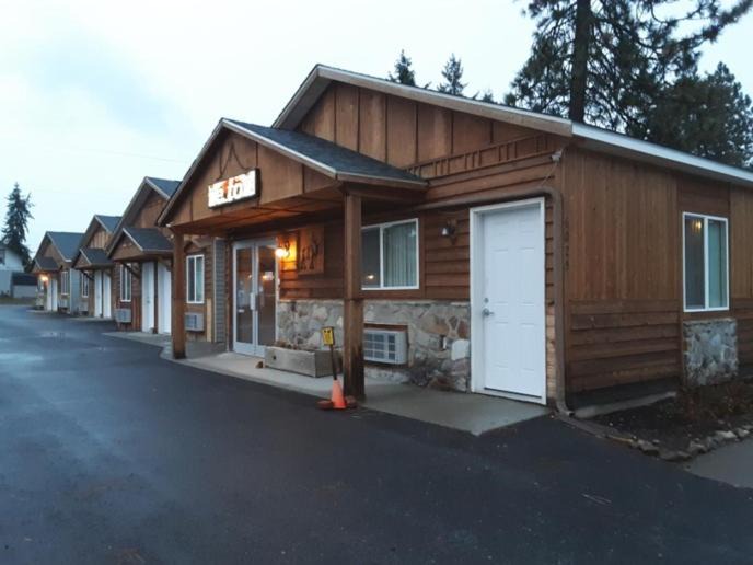 Spirit Lake Hotel | Moose Inn