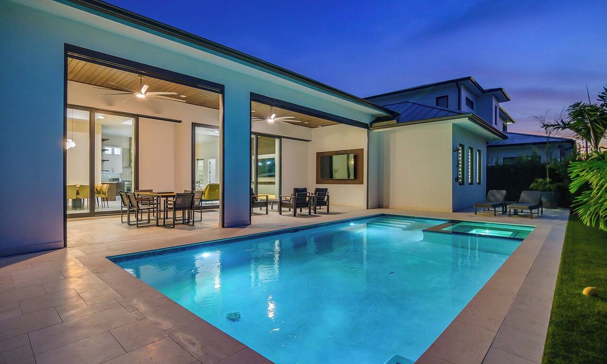 Central Naples House | Morningside Luxury Escape - New Build with Pool & Spa