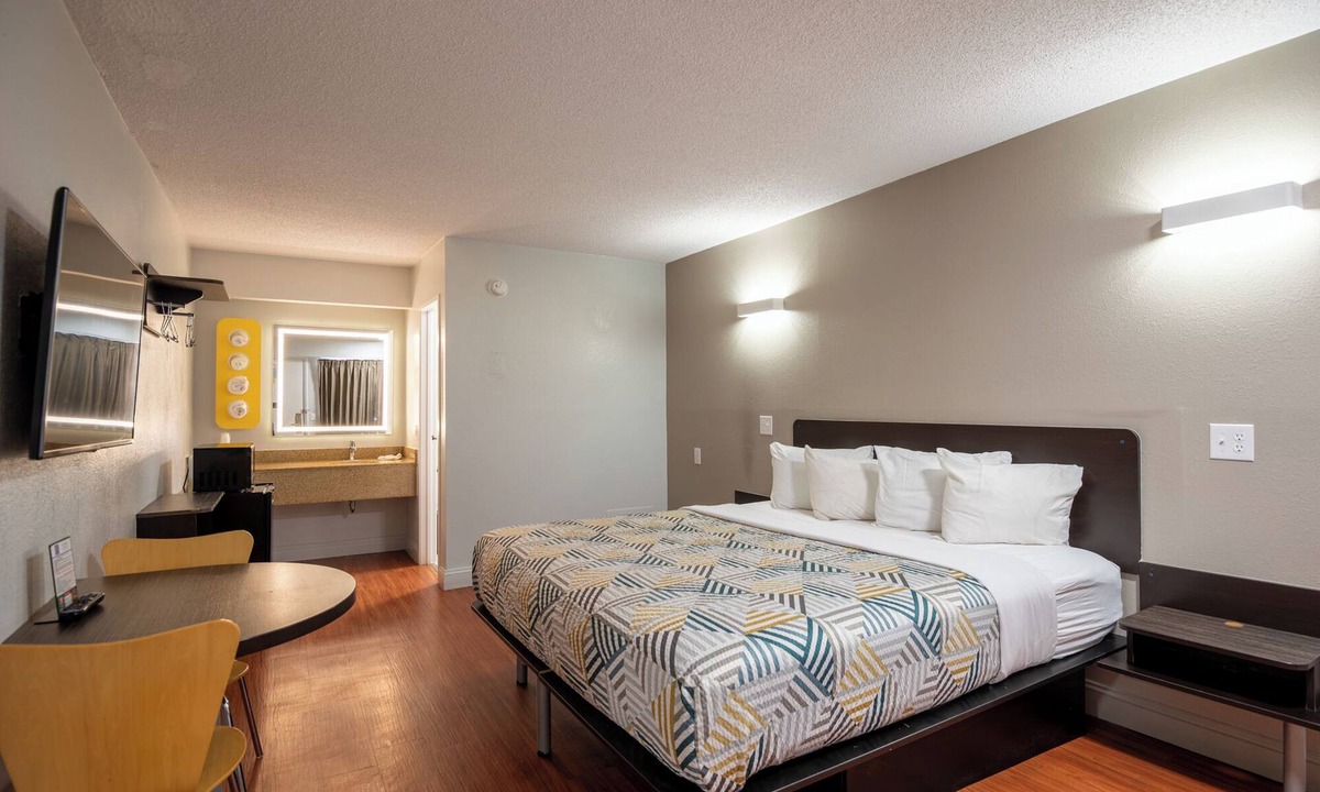 North Chesterfield Hotel | Motel 6 Richmond, VA - Midlothian Turnpike