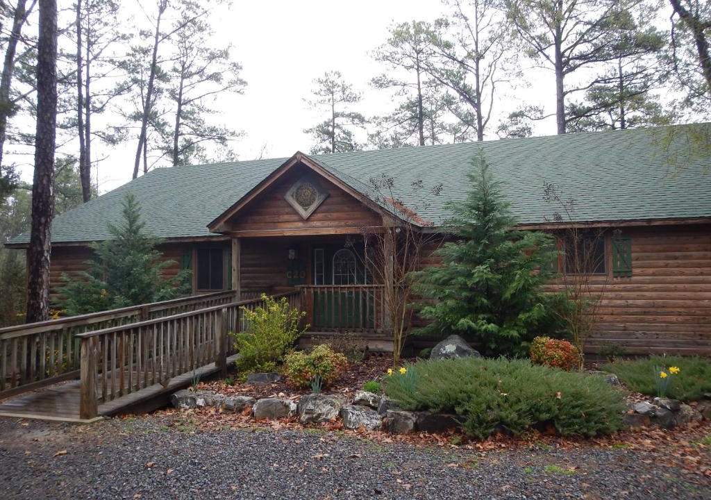 Mount Ida House | Mountain Harbor three bedroom cabin on the lake