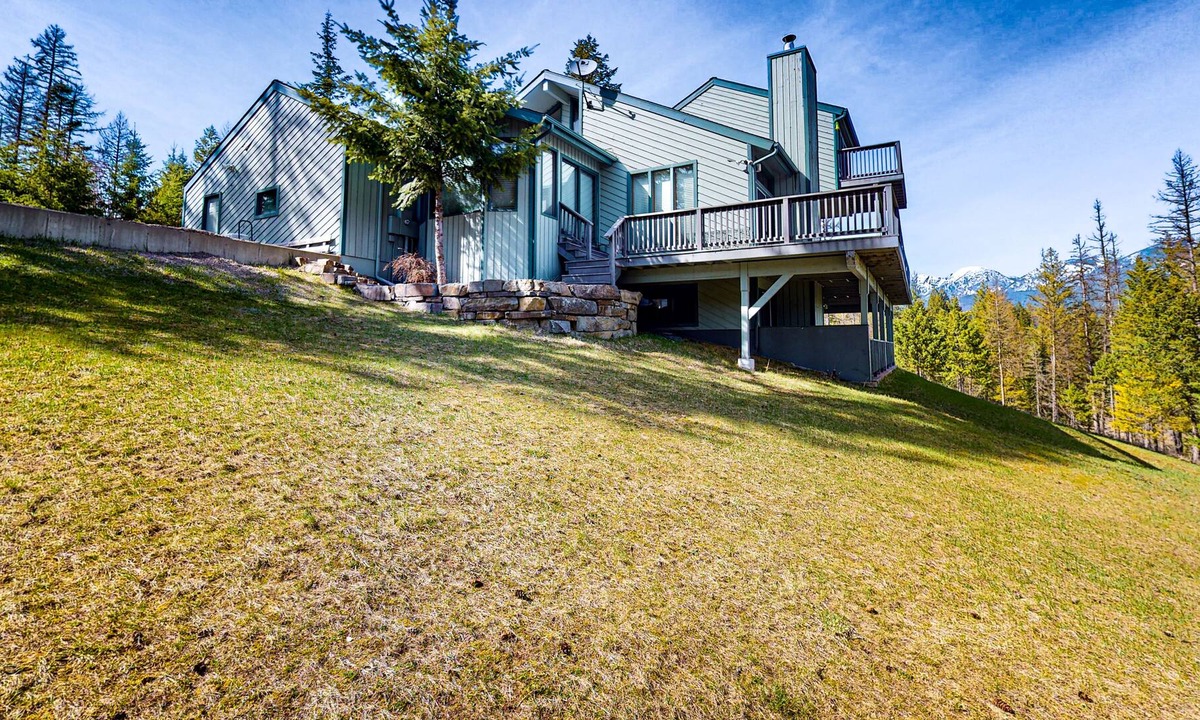 Kalispell House | Mountain- & lake-view retreat with private sauna, media room, deck & large yard