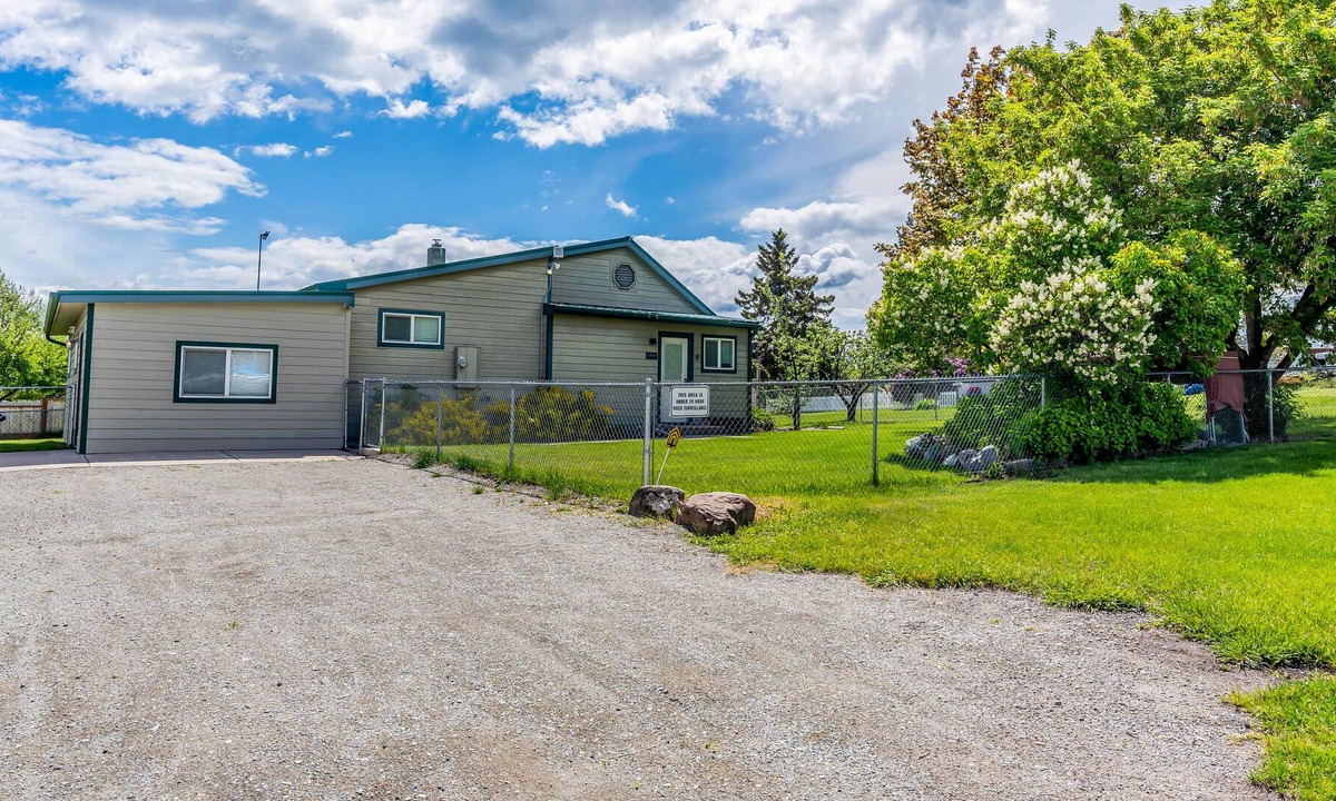 Dayton House | Mountain view escape with washer/dryer - walk to lake & beach