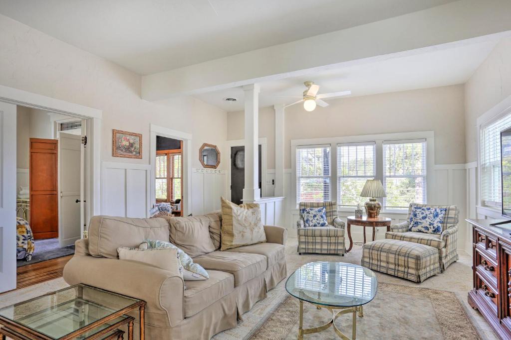 Deadwood House | Mountain-View Lead Home with Patio and Fire Pit!
