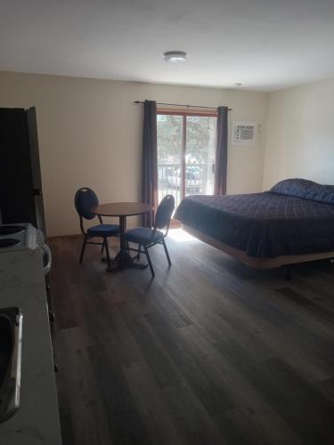 Smithers Hotel | Mountain View Motel