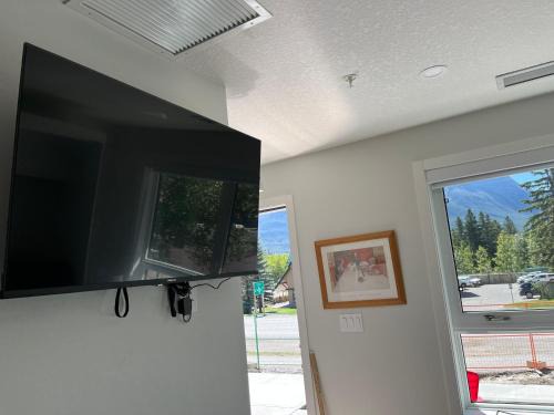 Canmore Apartment | Mountain View Studio in Town