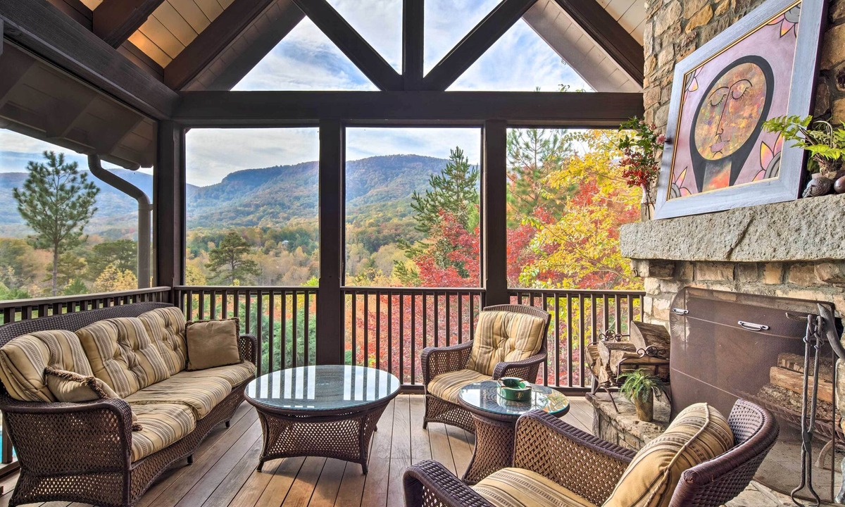 Mill Spring House | Mountain Views! Home in Bright's Creek Golf Club