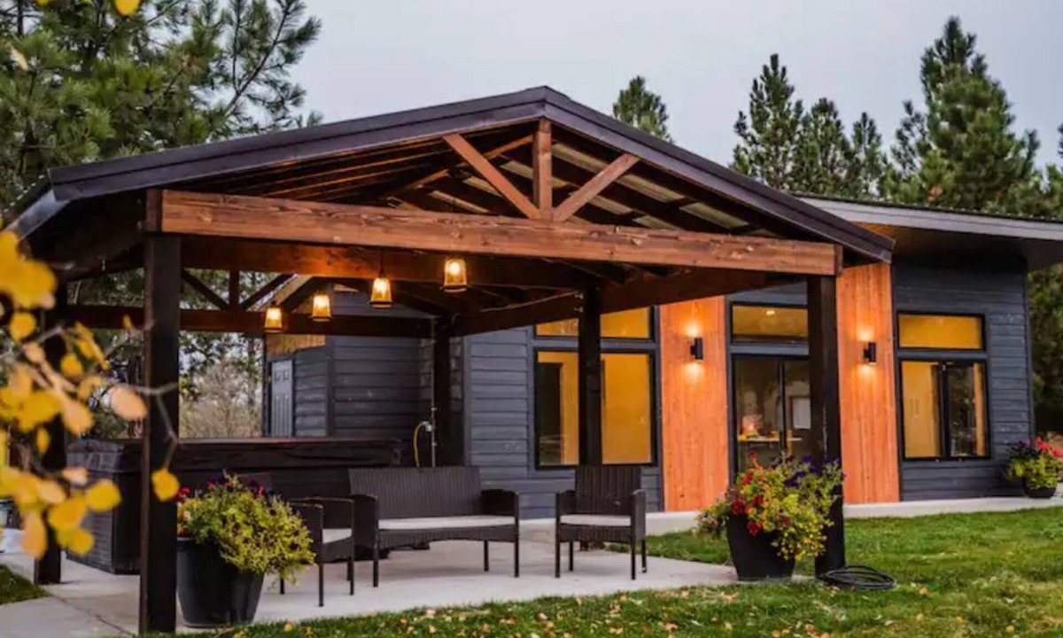 Kalispell House | Mtn view 1-bd cabin with hot tub