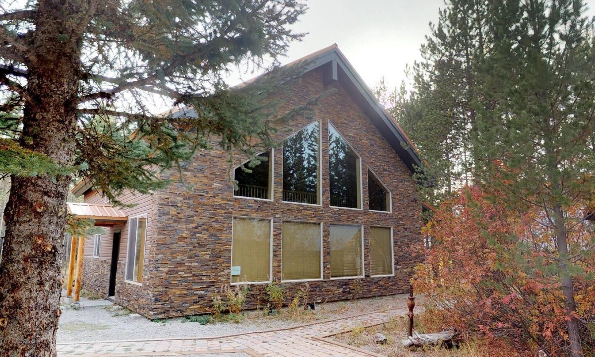 Island Park Cabin | N. Big Springs Lodge* 4Br + Garage Loft, Satellite Tv, Wifi, Bbq Grill, Close to ATV Trails