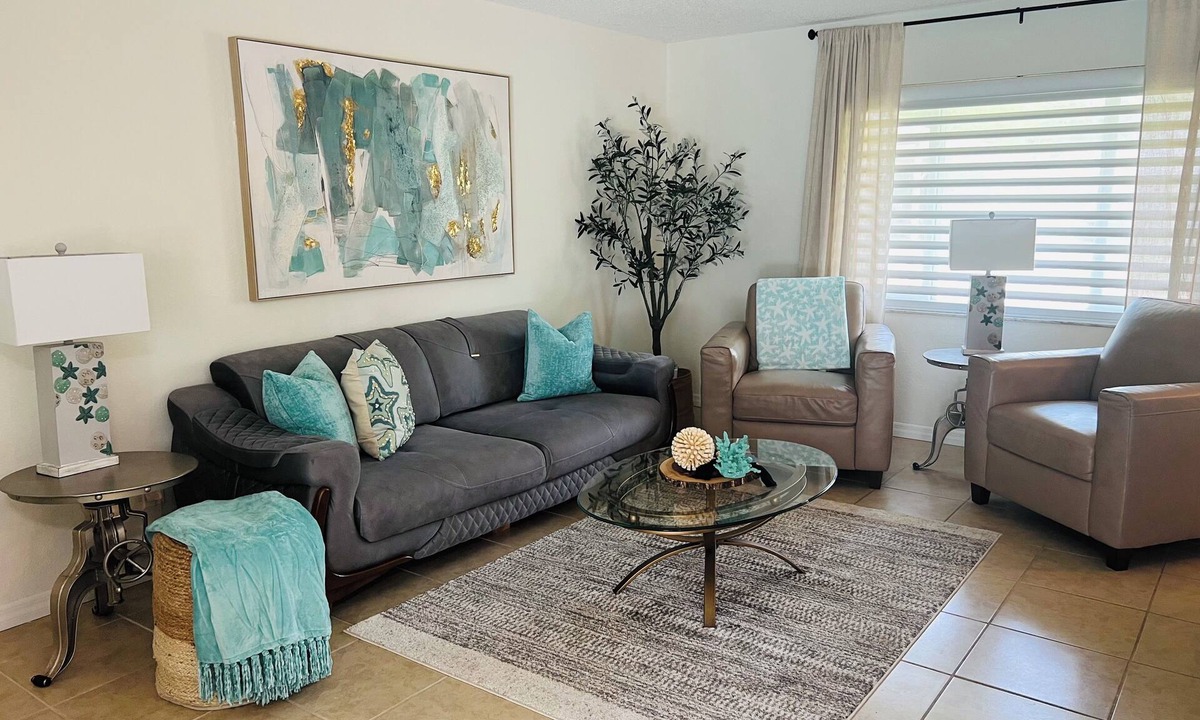 Edgewater House | Naomi’s pool, river & beach getaway